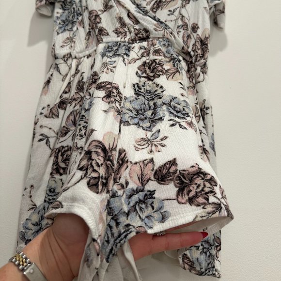 One Clothing White Floral Romper - Picture 6 of 8